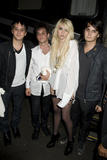 http://img179.imagevenue.com/loc206/th_68117_Taylor_Momsen_perfoms_during_the_Teen_Vogue_Fashion0s_Night_Out_Fashion_Show_2090910_6_123_206lo.jpg