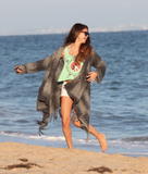 th_41567_Selena_Gomez_at_Ashley_Tisdales_27th_Birthday_Party_on_the_Beach_in_Malibu_July_2_2012_148_122_232lo.jpg