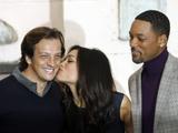 th_25750_Rosario_Dawson_and_Will_Smith_-_Photocall_for_22Seven_Pounds03_in_Rome_CU_ISA_01_122_337lo.jpg