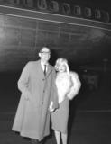 th_54633_MarilynMonroe_ArrivalInLAForFilmingLetsMakeLove_Nov-02-1959_03_122_362lo.jpg