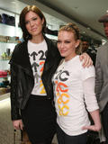 http://img179.imagevenue.com/loc365/th_95744_hilary_duff_stand_up_to_cancer_december10_458_122_365lo.jpg