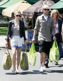 th_71702_Preppie_-_Jessica_Biel_shopping_at_Whole_Foods_in_Brentwood_-_July_4_2009_1153_122_521lo.jpg