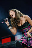 th_95713_Celebutopia-Leona_Lewis_performs_at_the_Concert_in_honour_of_Nelson_Mandela33s_90th_birthday-24_122_91lo.jpg
