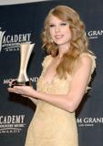 http://img179.imagevenue.com/loc205/th_58036_TaylorSwift_46thAnnualAcademyOfCountryMusicAwardsApril32011_By_oTTo169_122_205lo.jpg