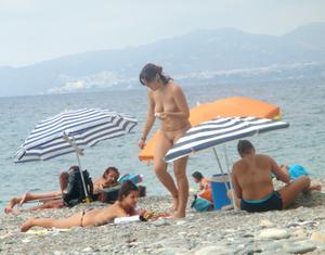 Voyeur of Naked Beach Sluts 01 x75-31knh8xz73.jpg