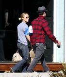 http://img179.imagevenue.com/loc451/th_07664_Celebutopia-Hayden_Panettiere_and_Milo_Ventimiglia_shopping_in_Hollywood-02_122_451lo.jpg